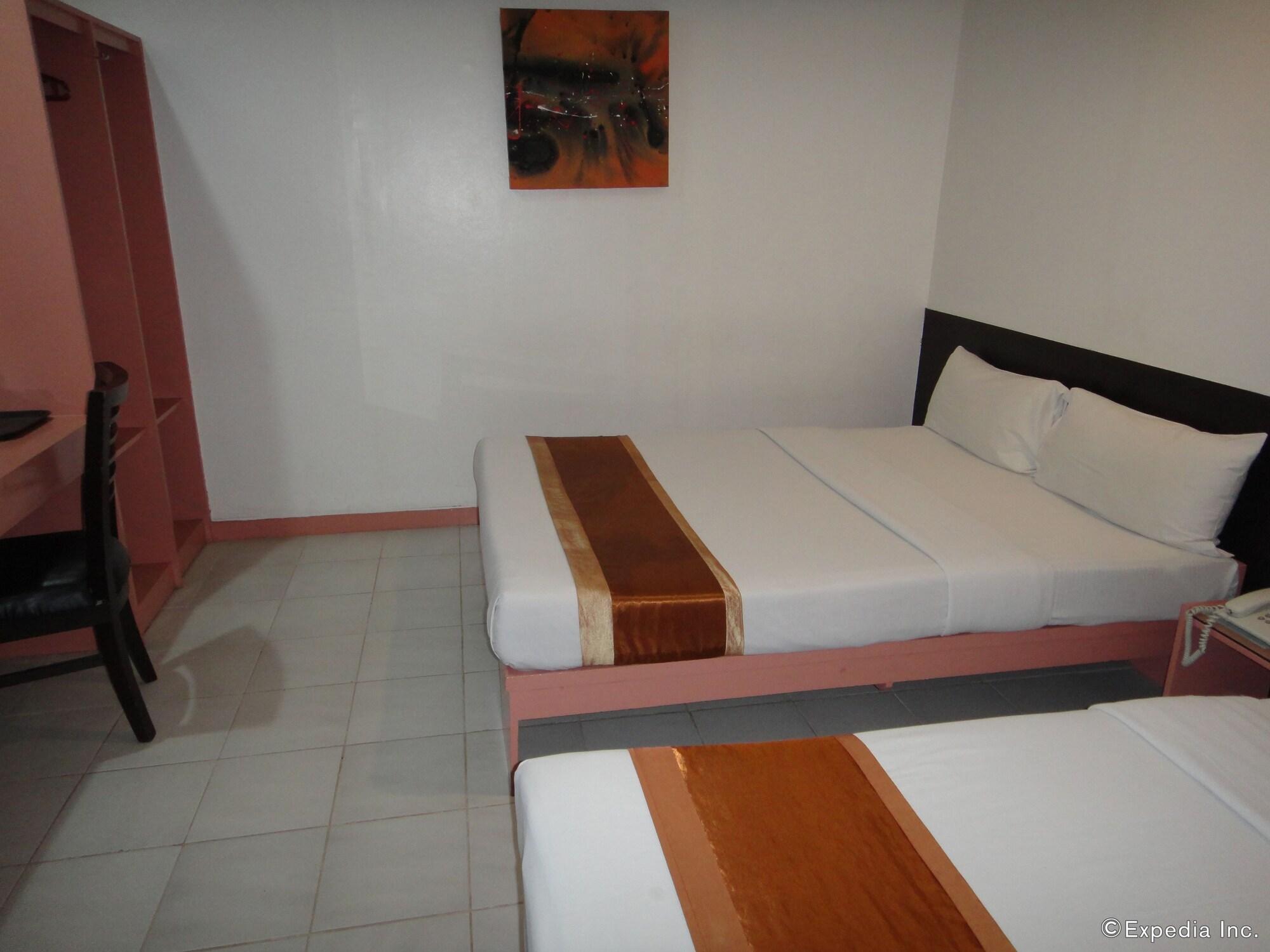 Hotel Pier Cuatro Cebu Exterior photo