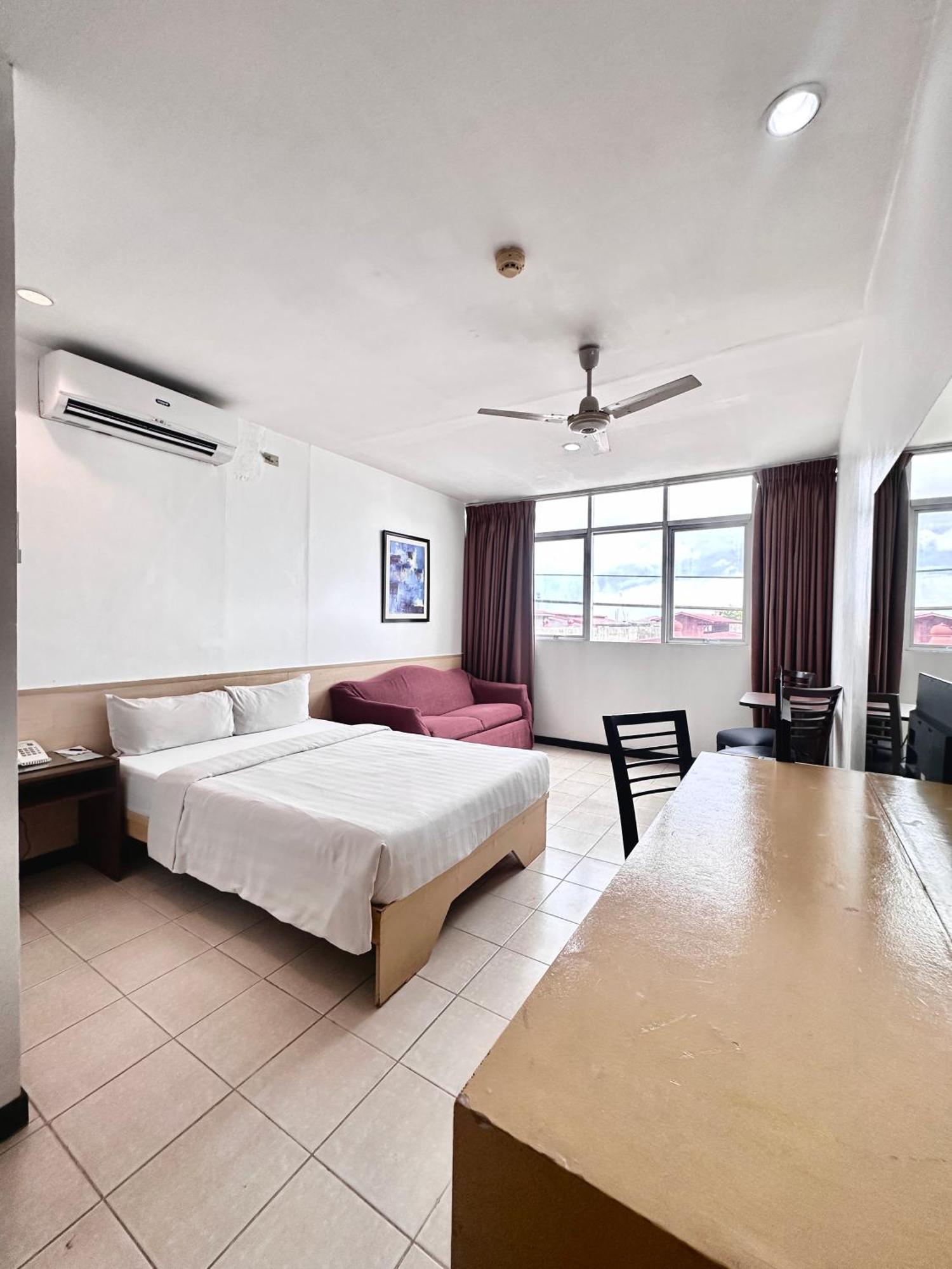 Hotel Pier Cuatro Cebu Exterior photo
